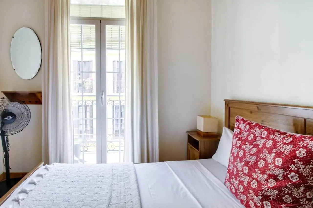 Modern 2 Bedroom In Poble Sec 7 Minutes To Metro Barcelona 0*,  Španělsko