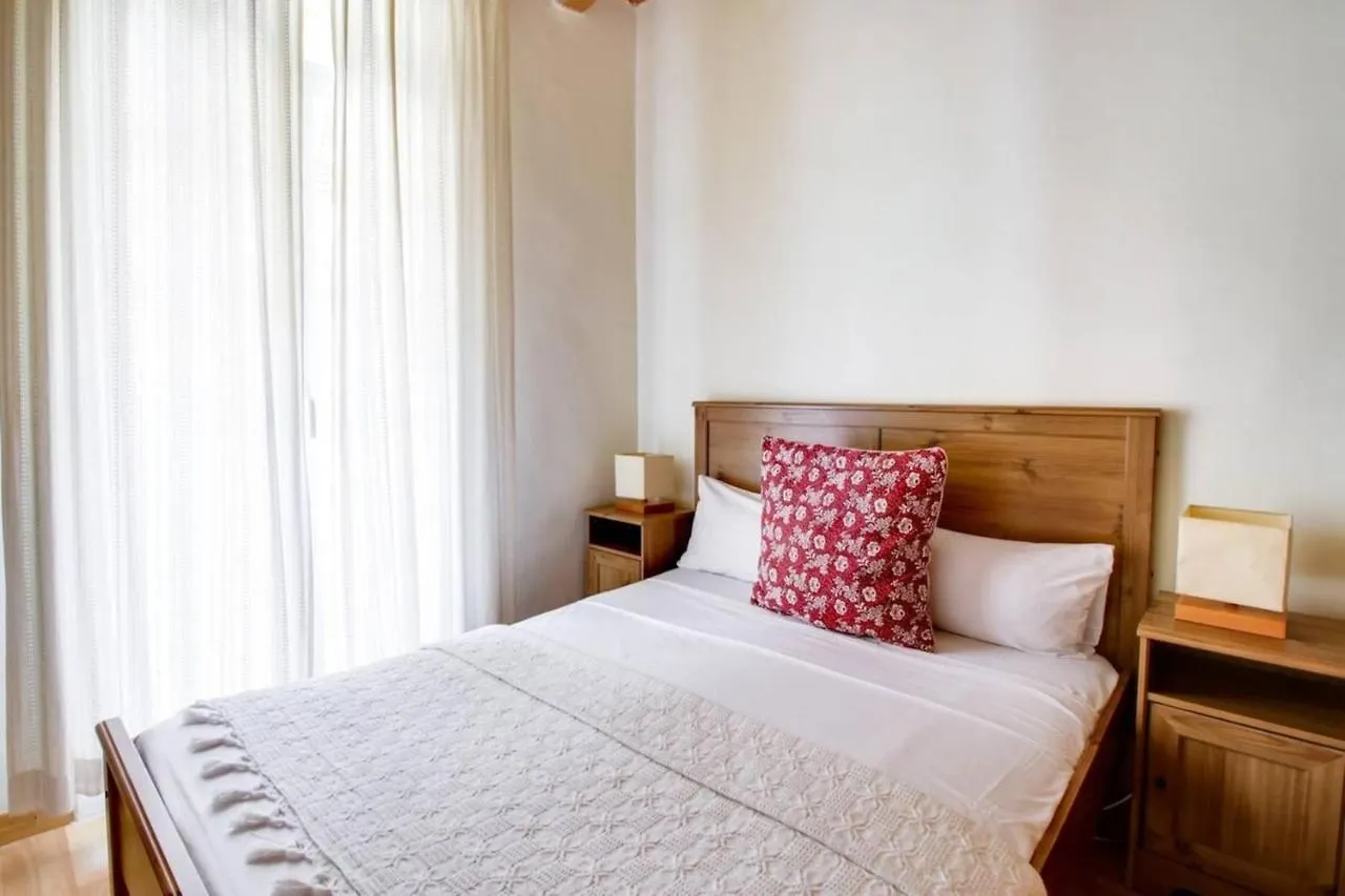 Modern 2 Bedroom In Poble Sec 7 Minutes To Metro Barcelona Apartmán